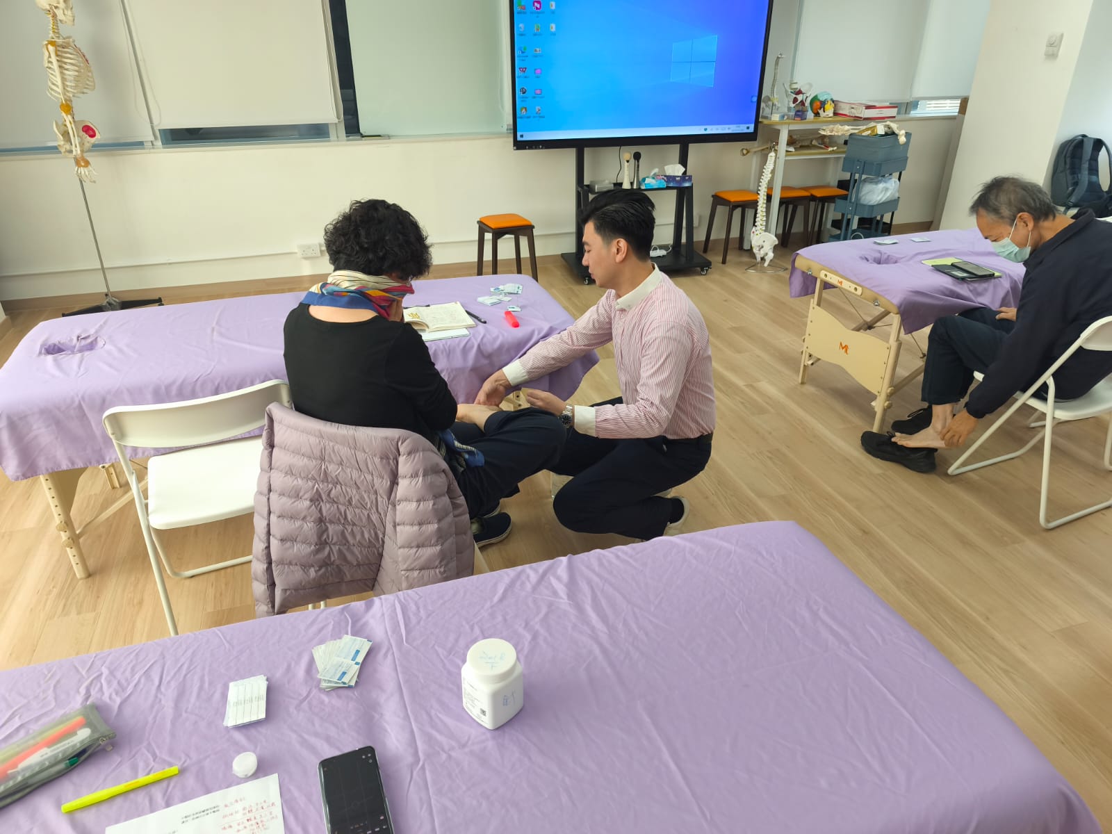 中醫針灸穴位拔罐課程 — 課堂實況
