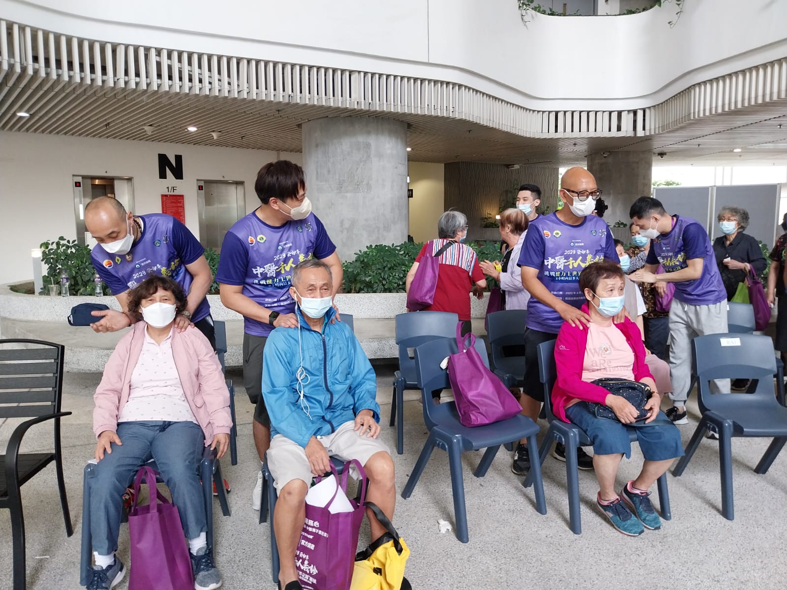 千人義診 – 學院帶領學員義工服務2023 — 活動相片